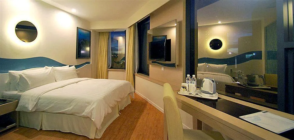 Oceania Hotel Kota Kinabalu 3*,