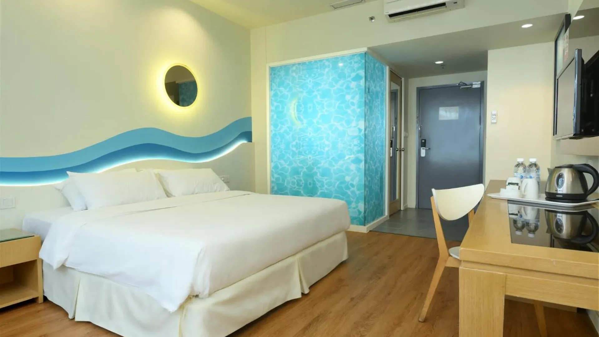 Oceania Hotel Kota Kinabalu 3*,